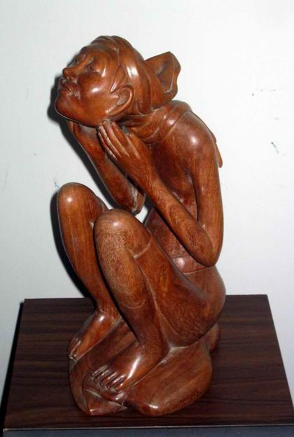 scultura in legno "guarda quanto sono bello"